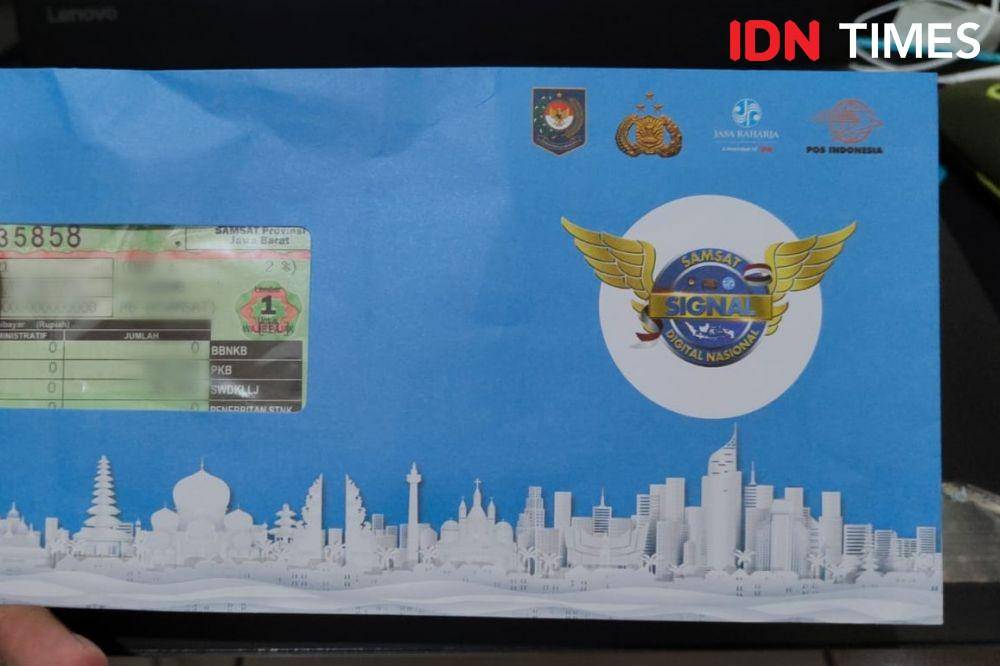 Dokumen STNK yang diperpanjang melalui aplikasi SIGNAL. (IDN Times/Hana Adi Perdana)