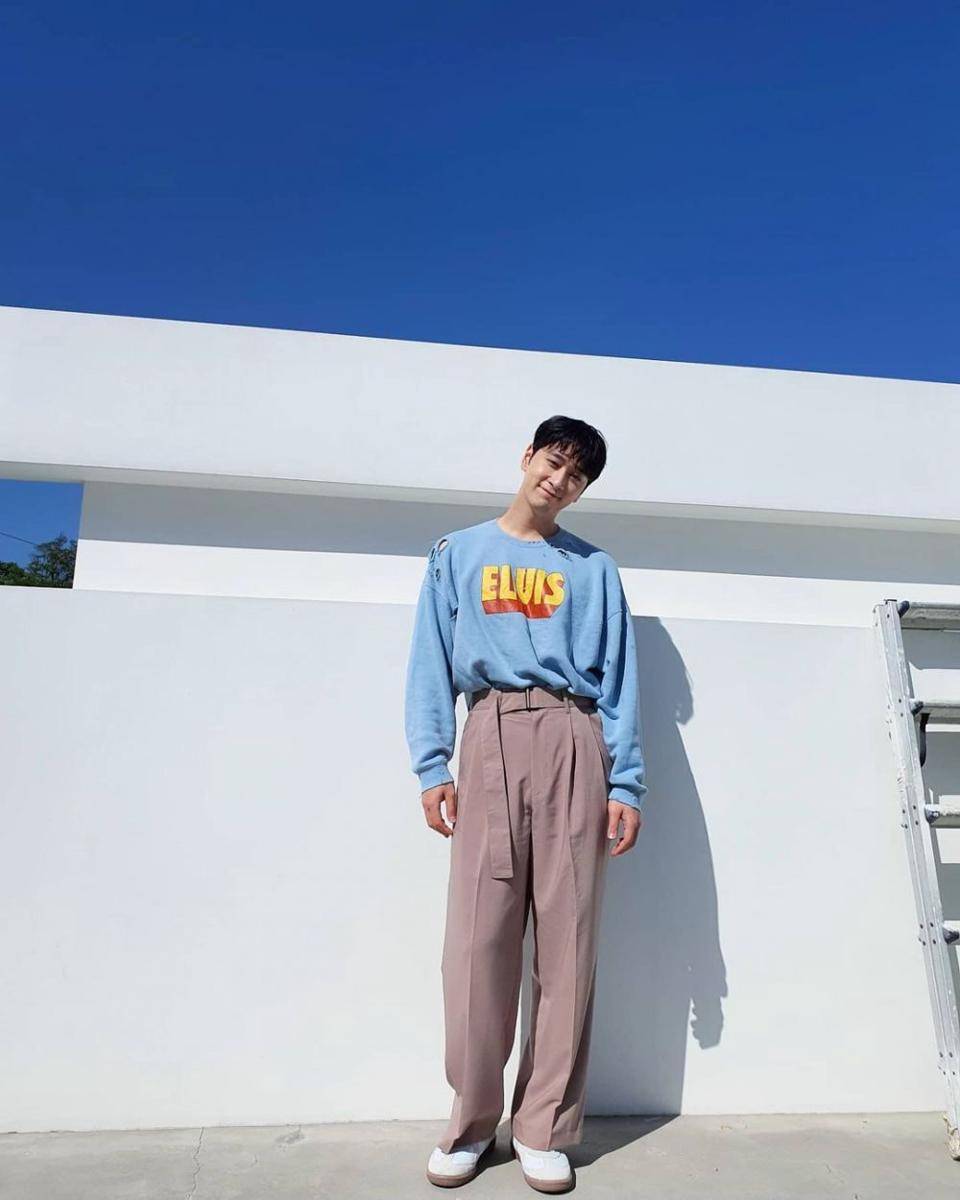 Chansung 2PM (instagram.com/hwang_chan222)