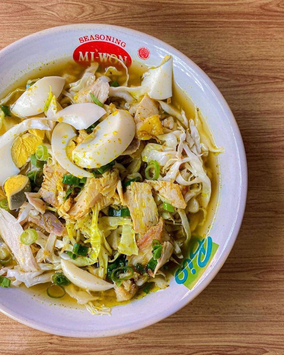 Soto ayam (instagram.com/shandyaeats)