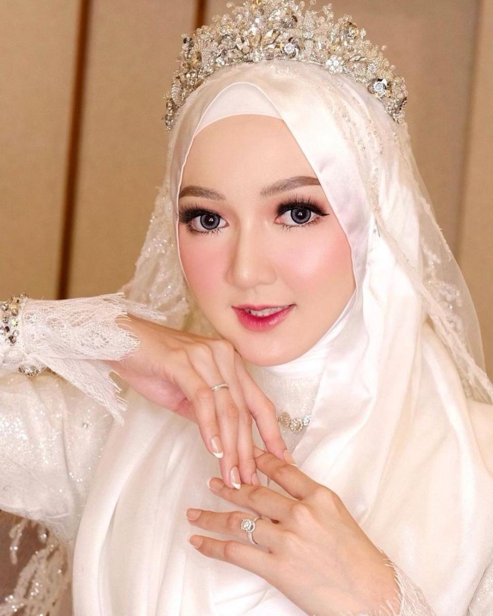 Hijab do pernikahan seleb 2021. (instagram.com/yasmindyh)