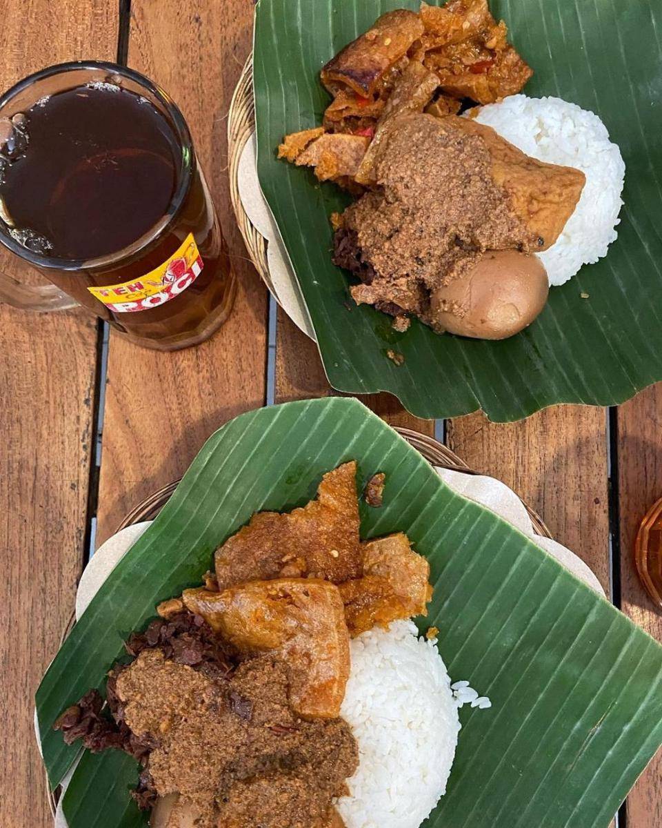 Gudeg (instagram.com/santhiserad_food)