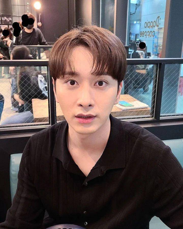 Chansung 2PM (instagram.com/hwang_chan222)