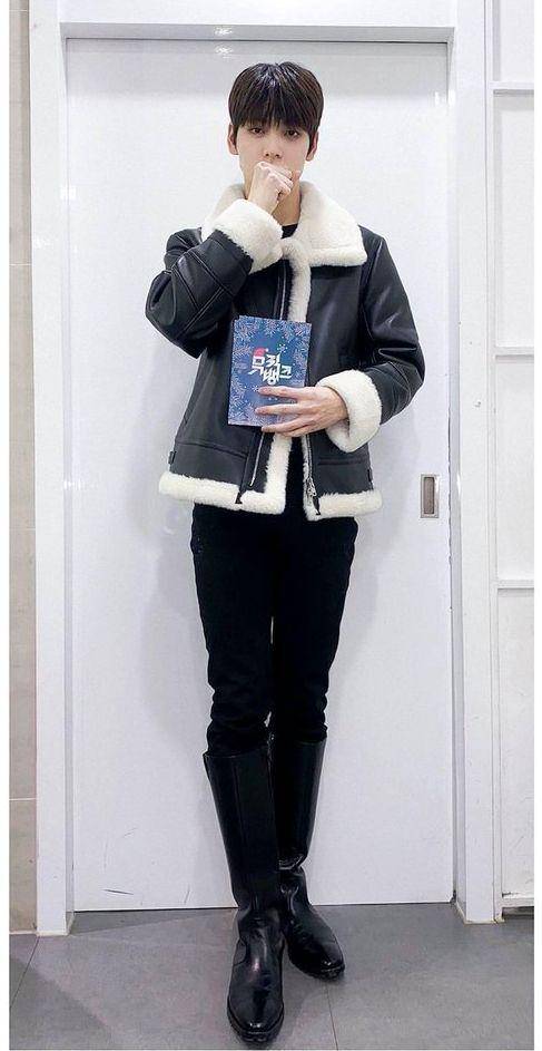 outer Soobin TXT (twitter.com/Sash_tea)