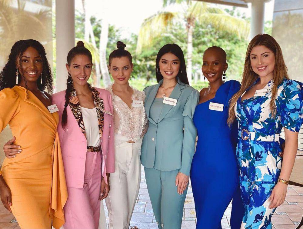 Potret Carla Yules bersana kontestan Miss World 2021(Instagram.com/missdworld)
