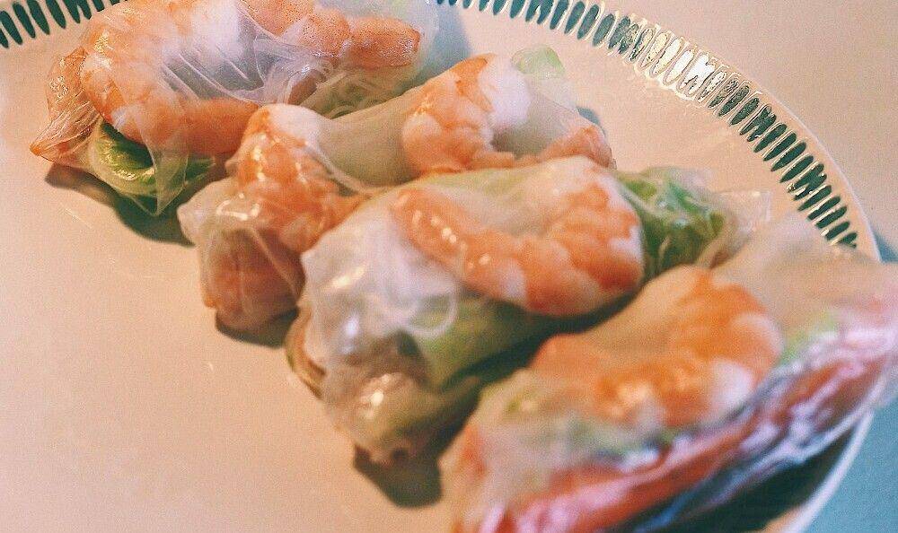ilustrasi prawn summer roll (unsplash.com/Jackie Hu)