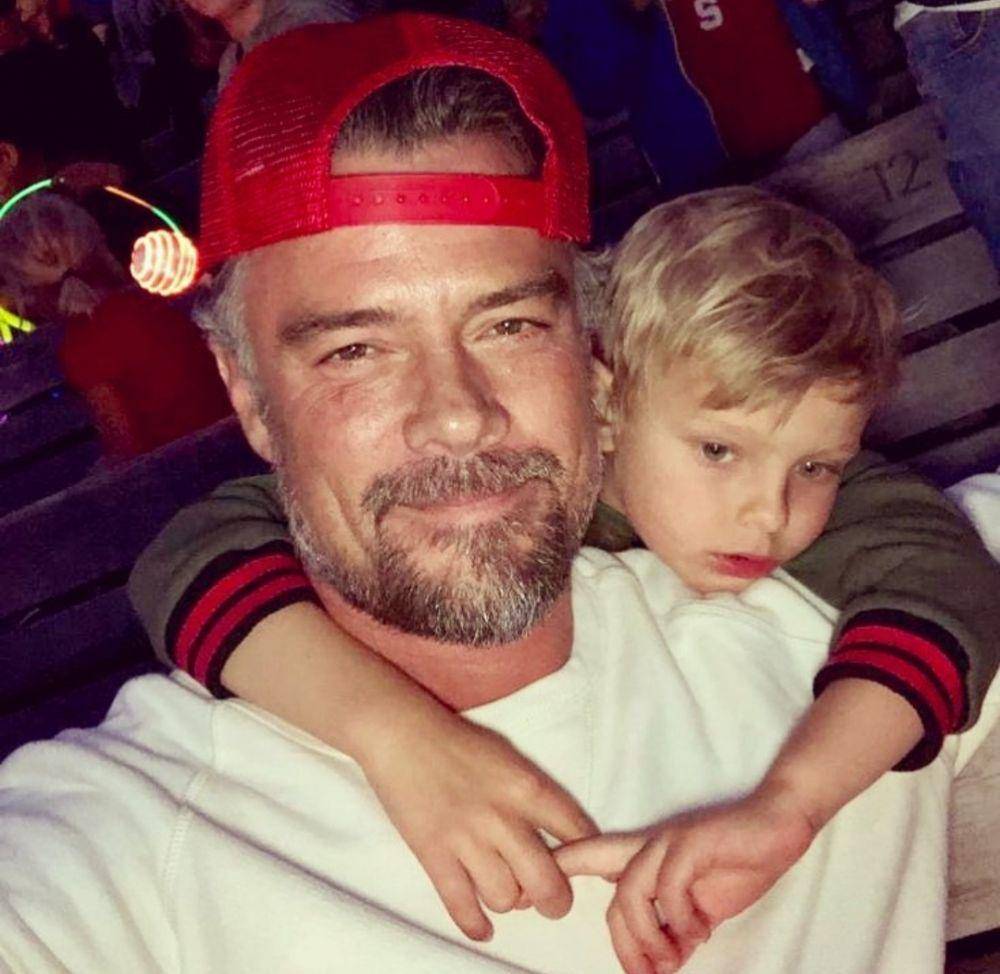 Josh Duhamel bersama anak (instagram.com/joshduhamel)