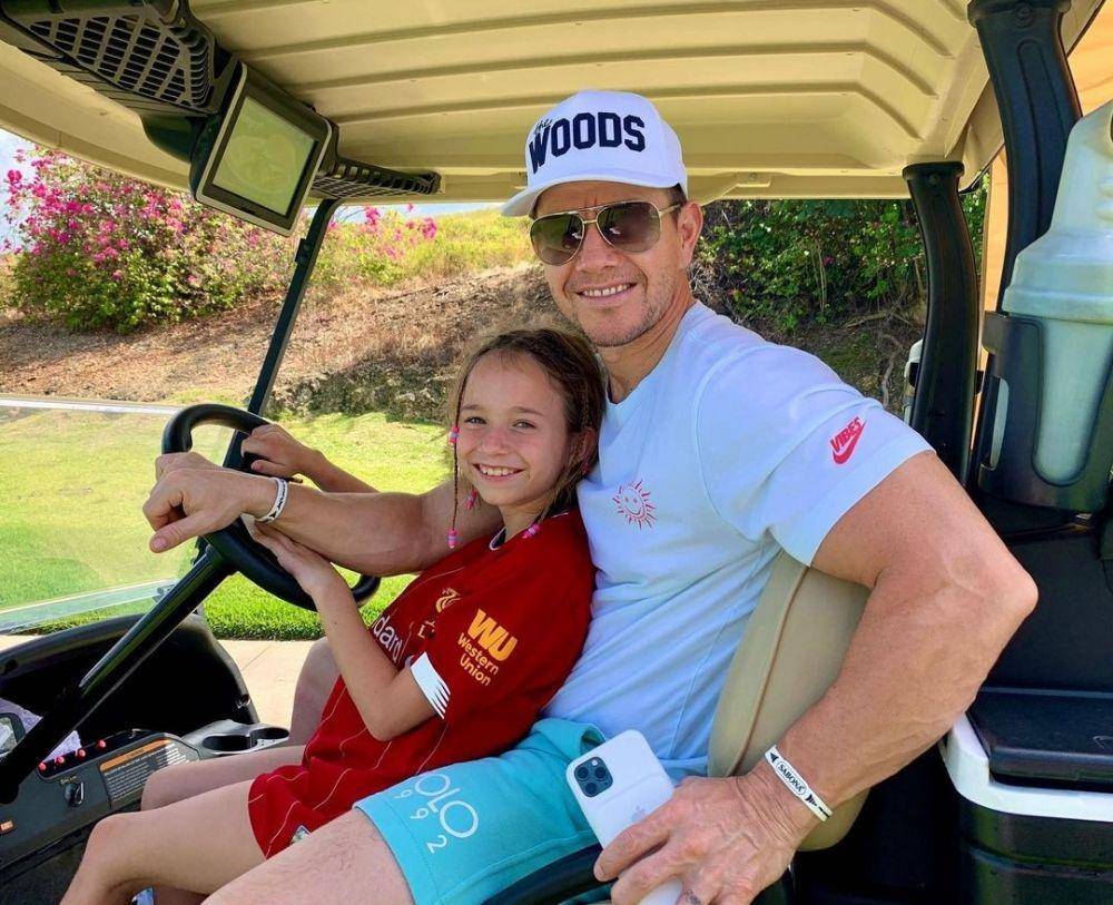 Mark Wahlberg bersama anak (instagram.com/byrheawahlberg)