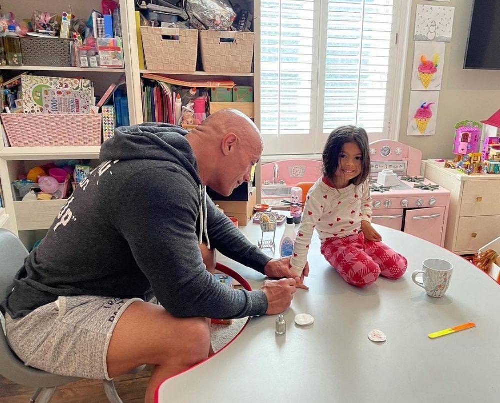 Dwayne Jhonson bersama anak (instagram.com/therock)