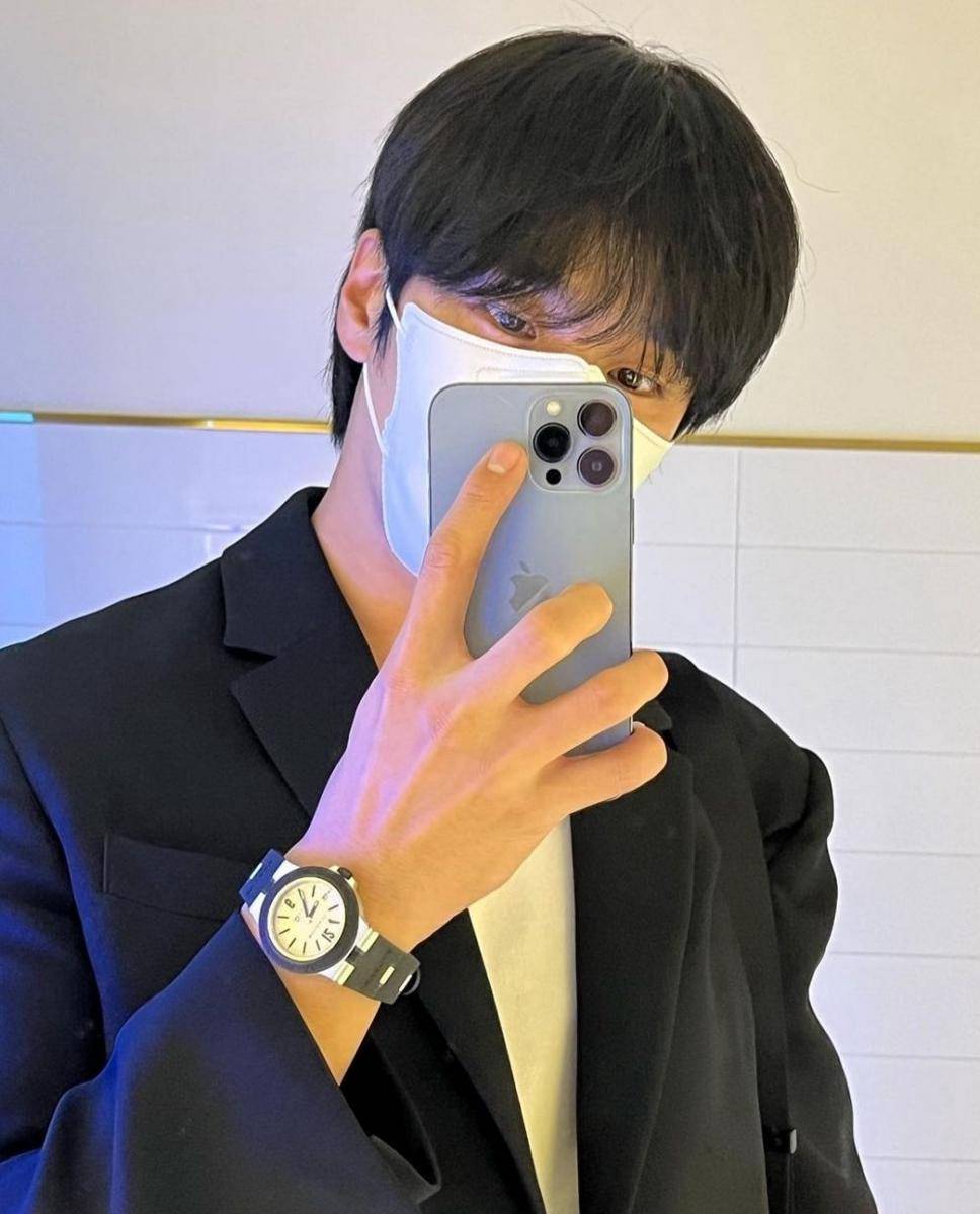 Ahn Bo Hyun (instagram.com/bohyunahn)