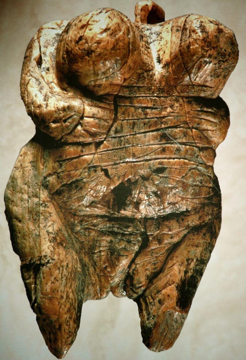 Venus of Hohle Fels (commons.wikimedia.org)
