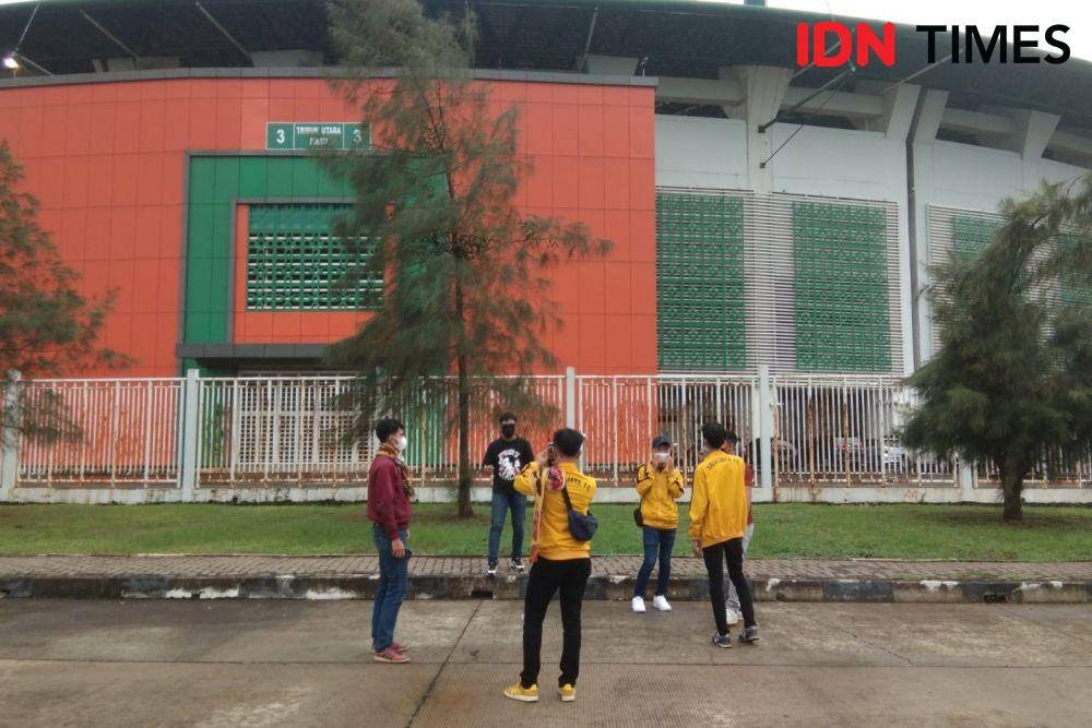 Uji coba penonton Liga 2 di Stadion Pakansari. (IDN Times/Sandy Firdaus)