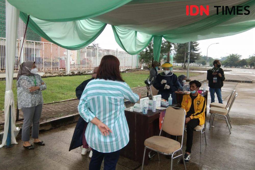 Uji coba penonton Liga 2 di Stadion Pakansari. (IDN Times/Sandy Firdaus)