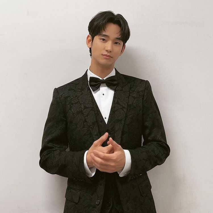 Kim Soo Hyun (instagram.com/soohyun_k216)