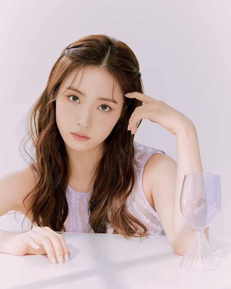 Shin Se Kyung (instagram.com/sjkuksee)
