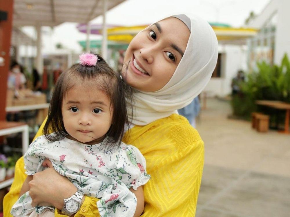 Berusia Setahun, 9 Potret Anak Kevin Lilliana, Miss International 2017