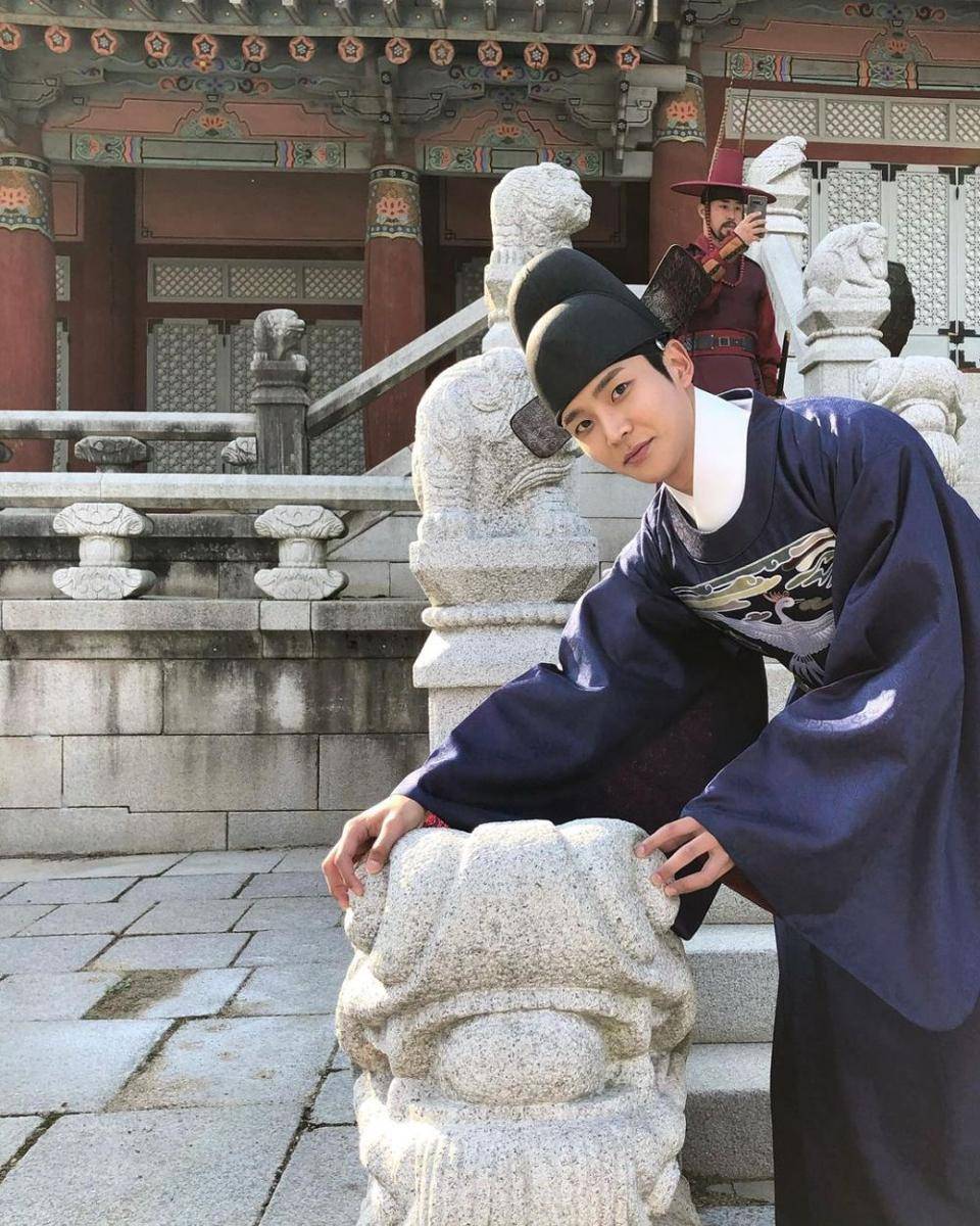 Rowoon SF9 (instagram.com/ewsbdi)