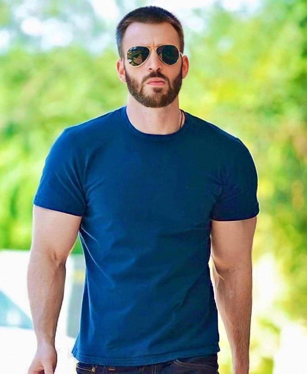 Chris Evans (instagram.com/teamcevans)