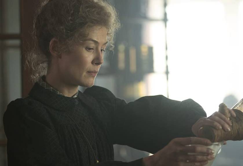 Madame Curie dalam film Radioactive (dok. Working Title Films/Radioactive)