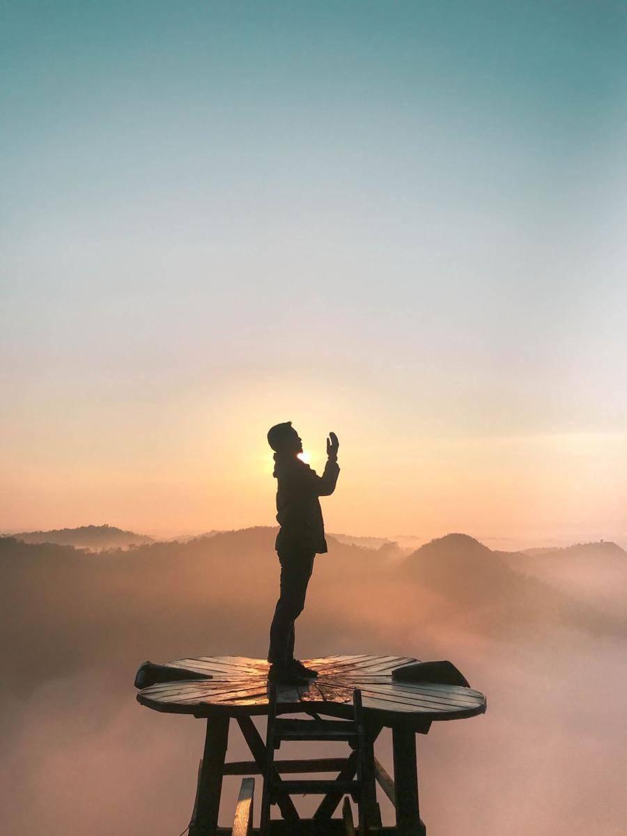 ilustrasi berdoa (unsplash.com/nega)