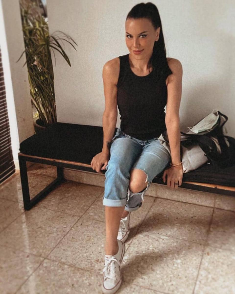 potret Sophia Latjuba pakai celana jeans (instagram.com/sophia_latjuba88)