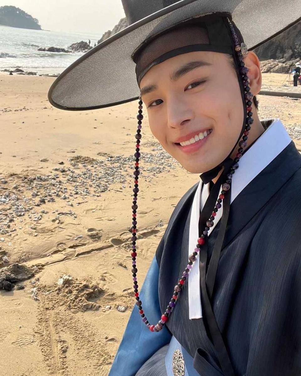 Choi Byung Chan (instagram.com/b__yccn)