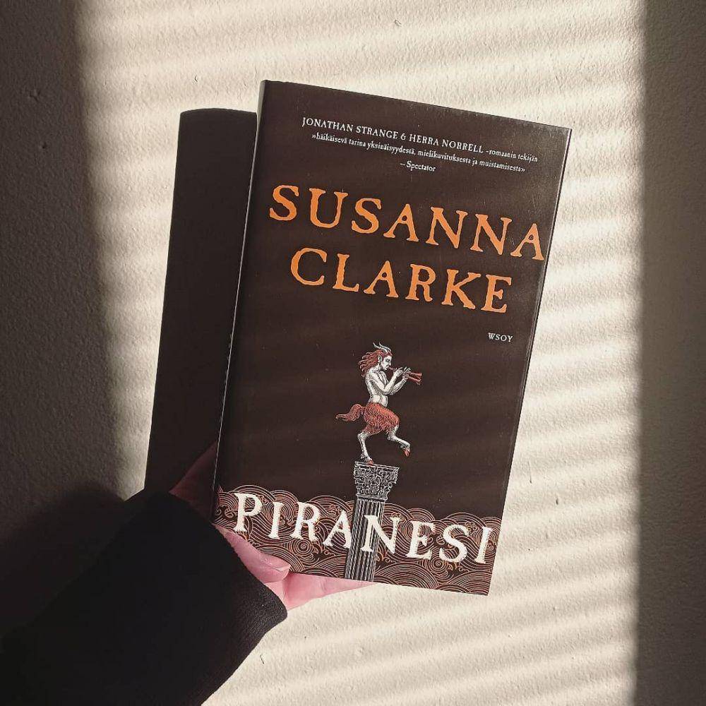 Piranesi oleh Susanna Clarke (instagram.com/kirjojasaatana)