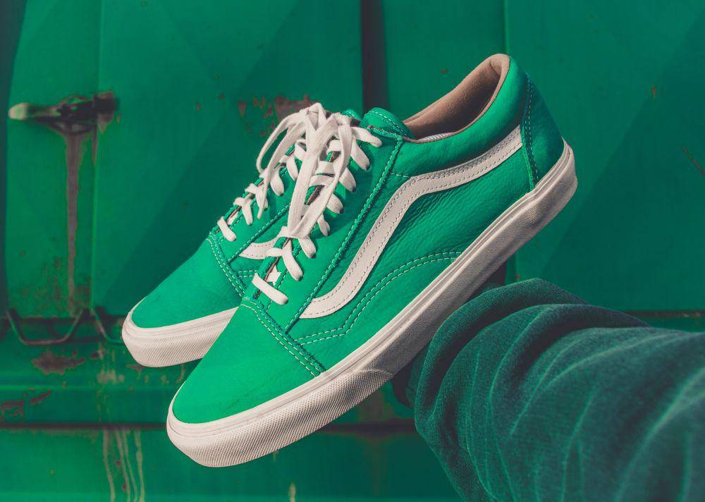 Ilustrasi sepatu sneakers (unsplash.com/Kristian Egelund)