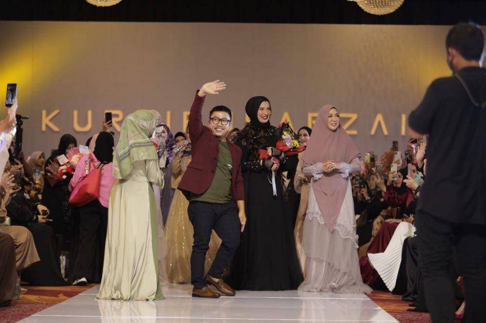 Koleksi busana muslim bertema Lingkungan oleh Kursein Karzai. Selasa (7/12/2021). Dok. Istimewa