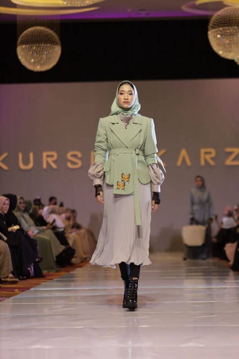 Koleksi busana muslim bertema Lingkungan oleh Kursein Karzai. Selasa (7/12/2021). Dok. Istimewa