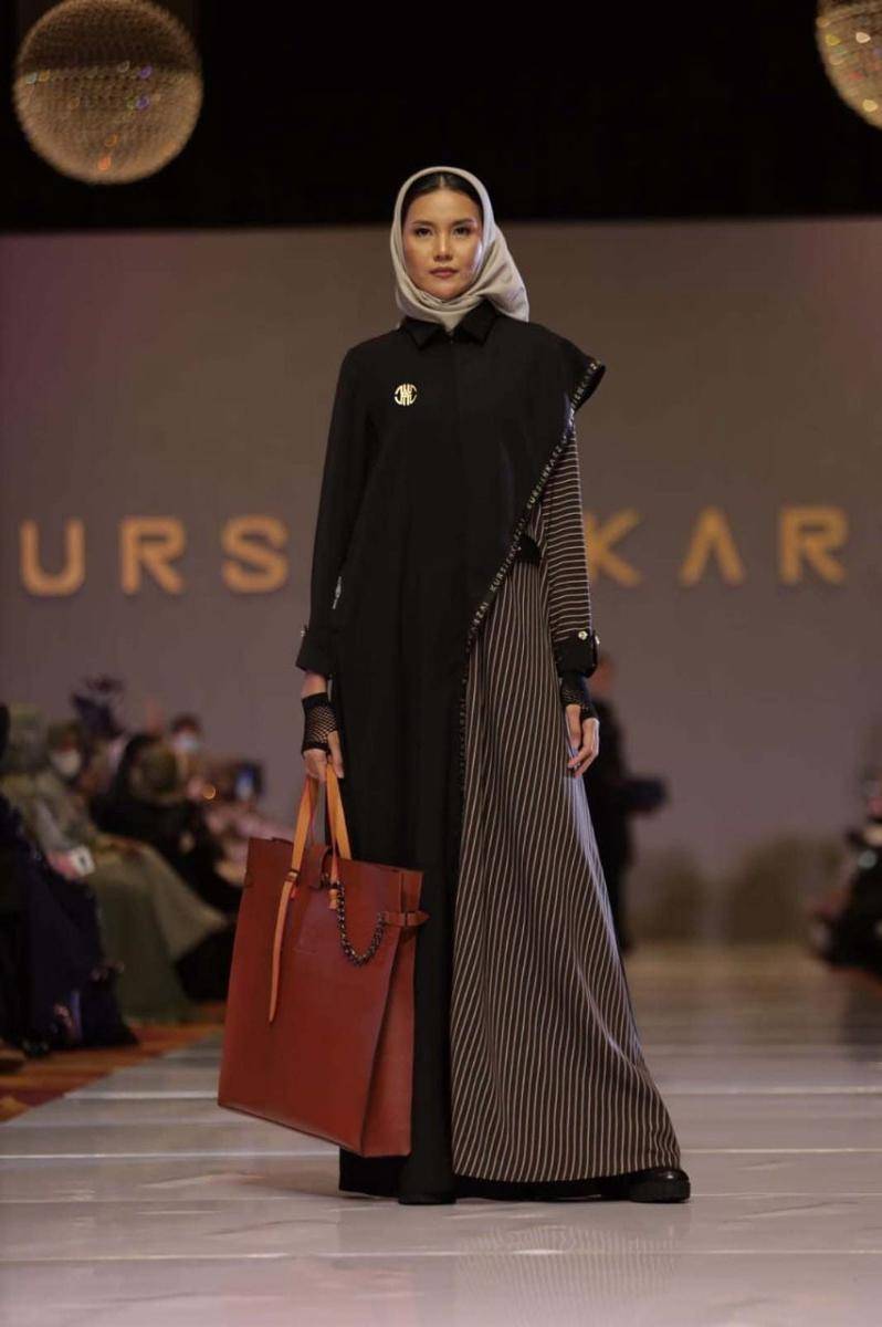 Koleksi busana muslim bertema Lingkungan oleh Kursein Karzai. Selasa (7/12/2021). Dok. Istimewa