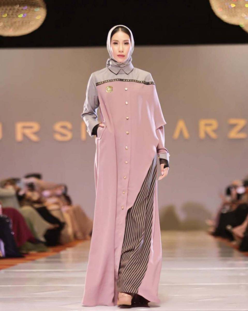 Koleksi busana muslim bertema Lingkungan oleh Kursein Karzai. Selasa (7/12/2021). Dok. Istimewa