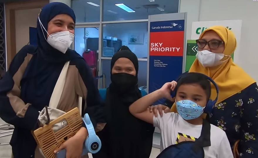 Liburan Teuku Wisnu dan Shireen Sungkar ke Lombok (youtube.com/The Sungkars Family)