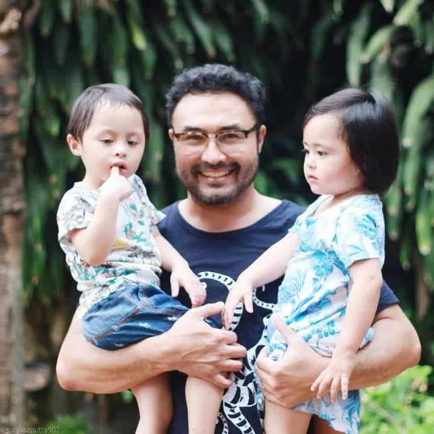 Surya Saputra dan buah hati (instagram.com/suryasaputra507)
