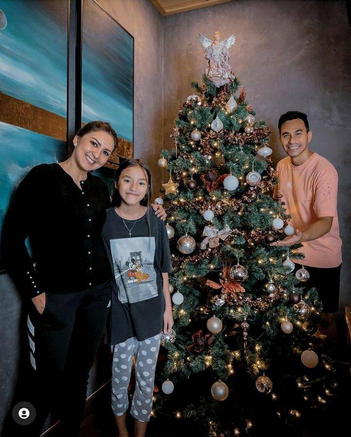potret persiapan Natal keluarga Darius Sinathrya (instagram.com/darius_sinathrya)