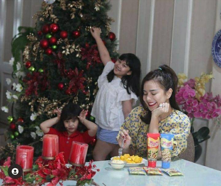 potret persiapan Natal di rumah Astrid Tiar (instagram.com/astridtiar127)