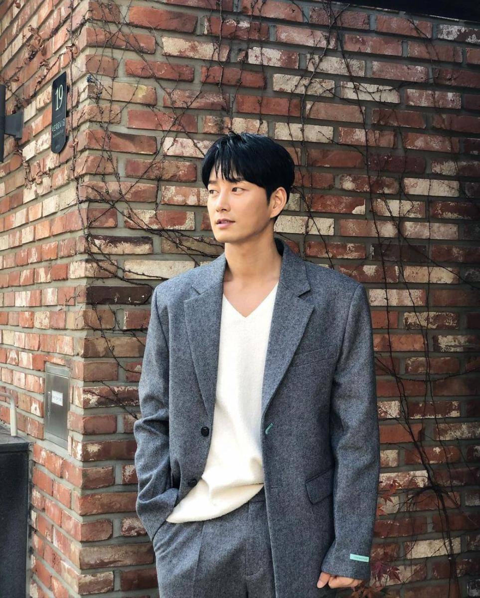 Lee Hyun Wook (instagram.com/wook0617)