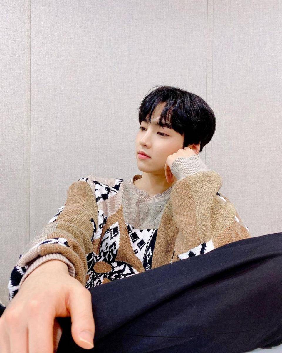 Baek Seo Hoo (instagram.com/seohoo._.b)