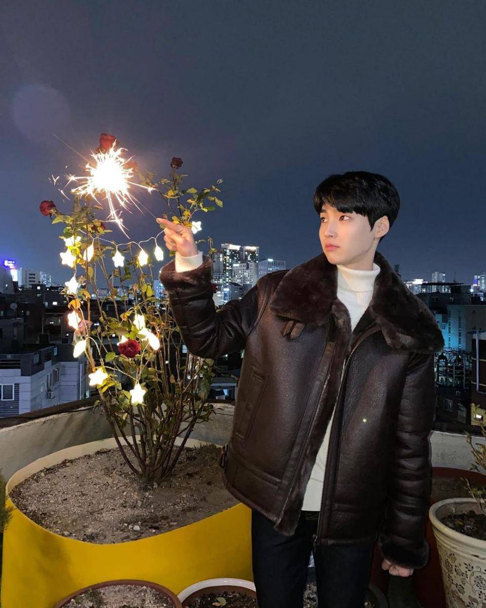 Baek Seo Hoo (instagram.com/seohoo._.b)