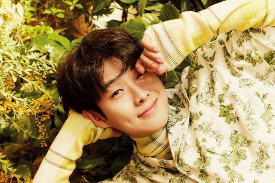 Choi Woo Shik (dok. Cosmopolitan Korea)