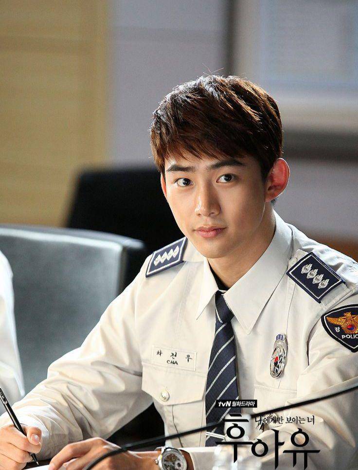 Taecyeon 2PM sebagai Cha Gun Woo di drama Who Are You (dok.tvN Drama/Who Are You)