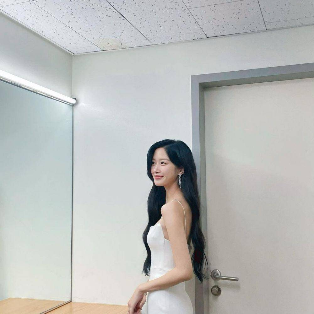 Moon Ga Young (instagram.com/m_kayoung)
