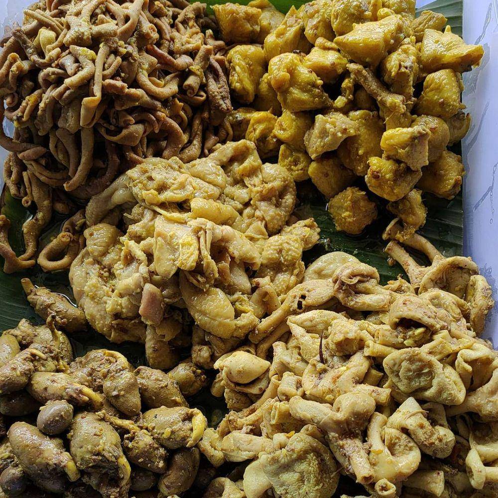 Aneka jeroan ayam. (instagram.com/s3gosambelsolo)