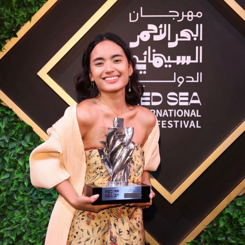 9 Potret Arawinda Kirana, Aktris Terbaik Red Sea IFF 2021