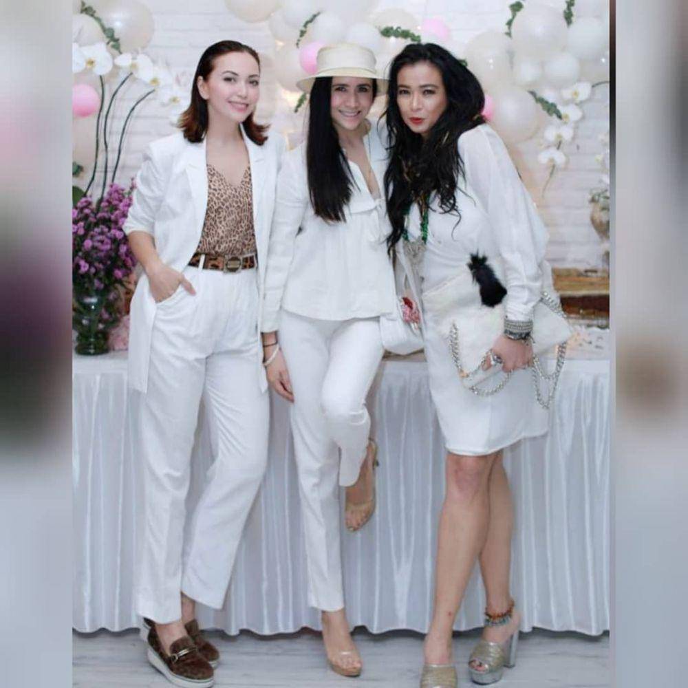 potret Jennifer Ipel dan kedua saudaranya (instagram.com/ravelra_supit)