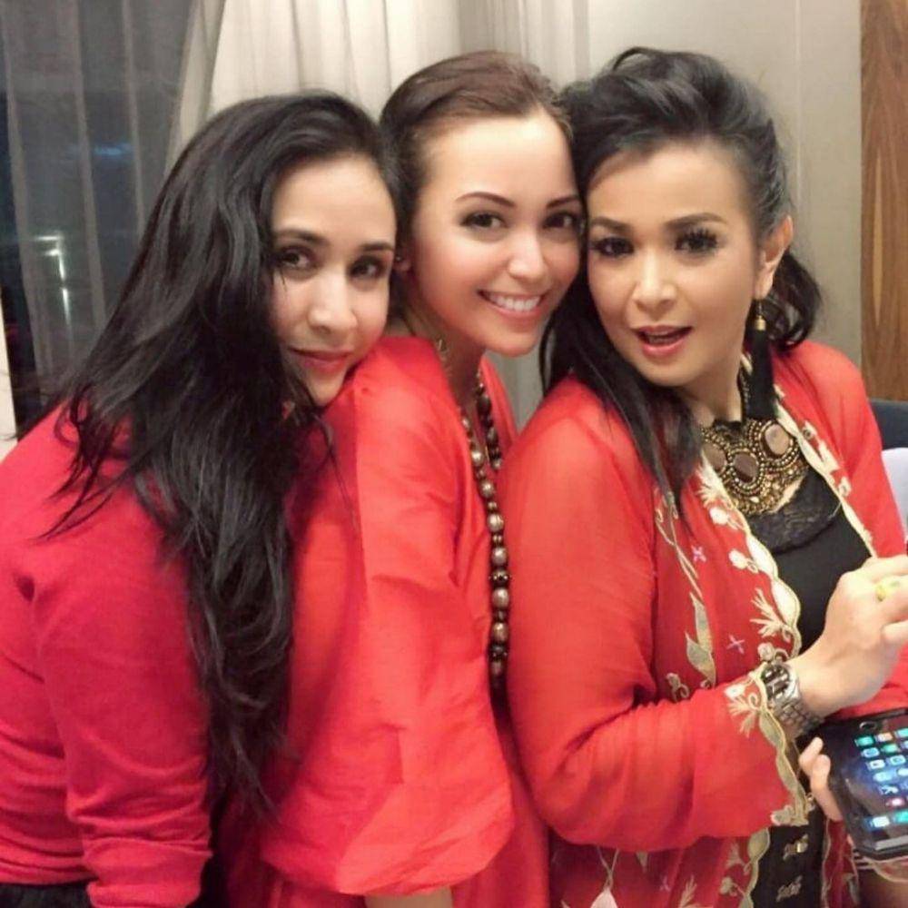 potret Jennifer Ipel dan kedua saudaranya (instagram.com/ravelra_supit)