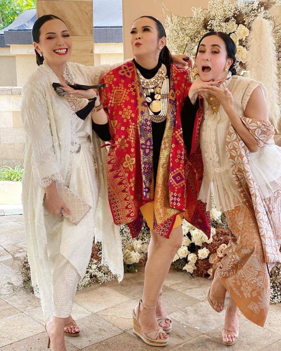 potret Jennifer Ipel bersama kedua saudaranya (instagram.com/ravelra_supit)