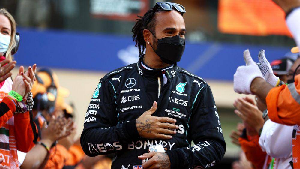 pembalap Mercedes Lewis Hamilton (formula1.com)