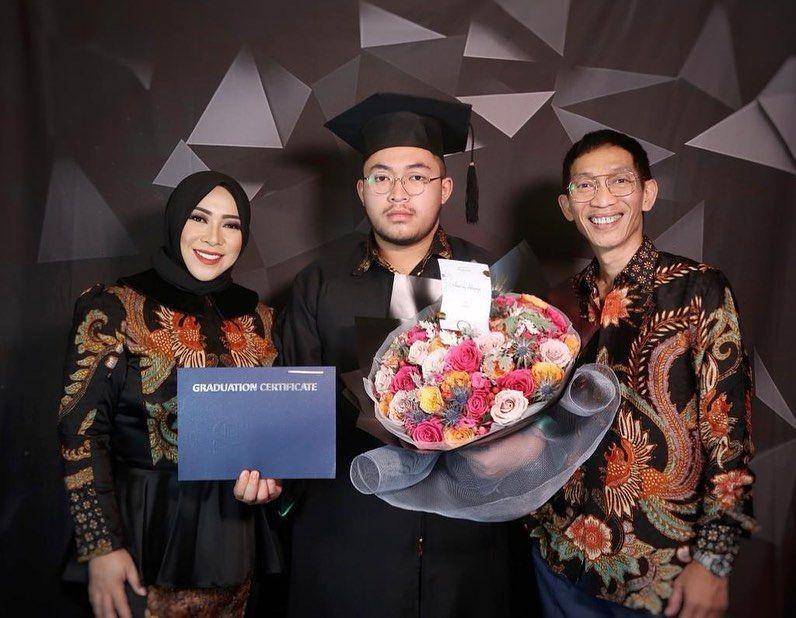 potret Melly Goeslaw dan putranya (instagram.com/antohhoed)