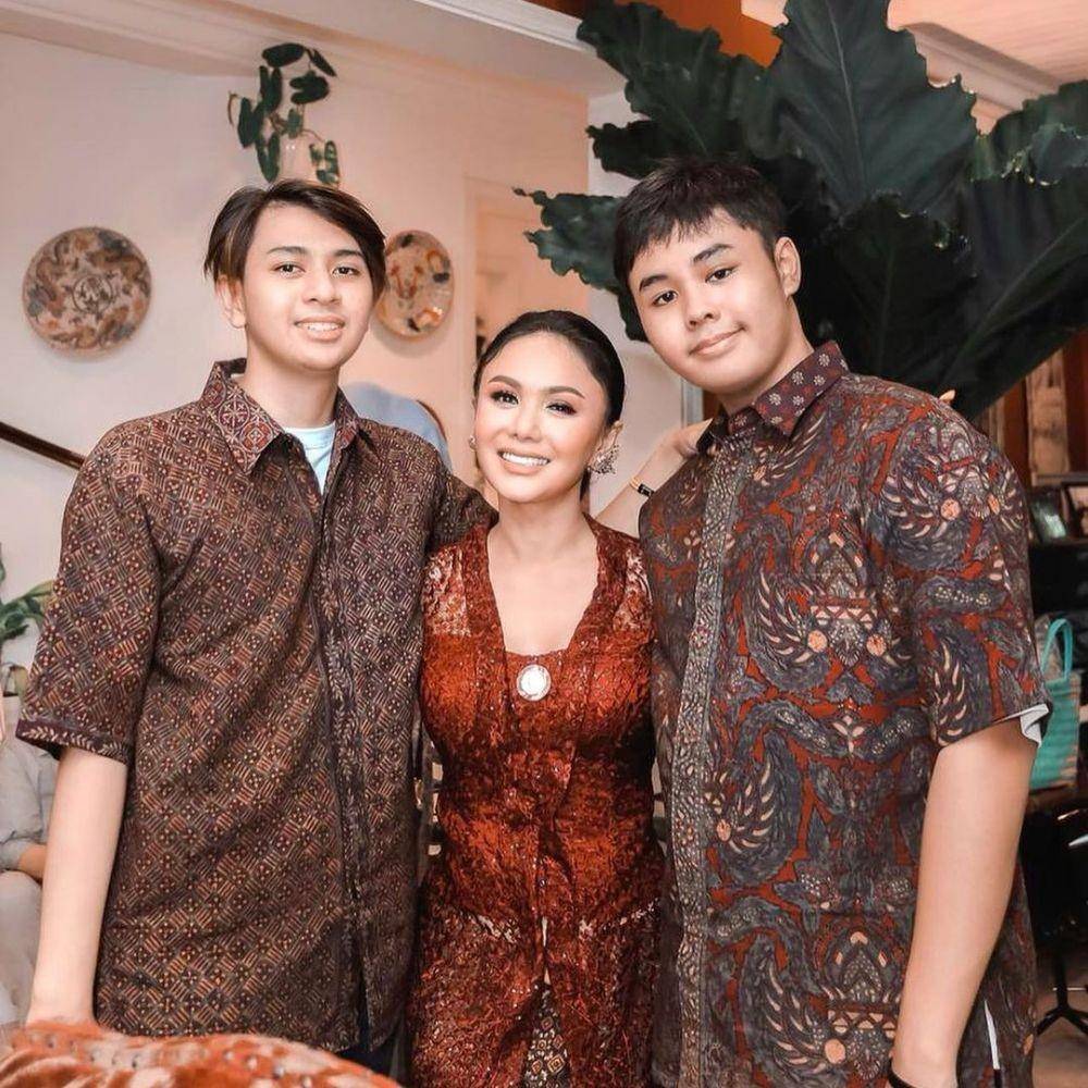potret Yuni Shara dan kedua putranya (instagram.com/yunishara36)