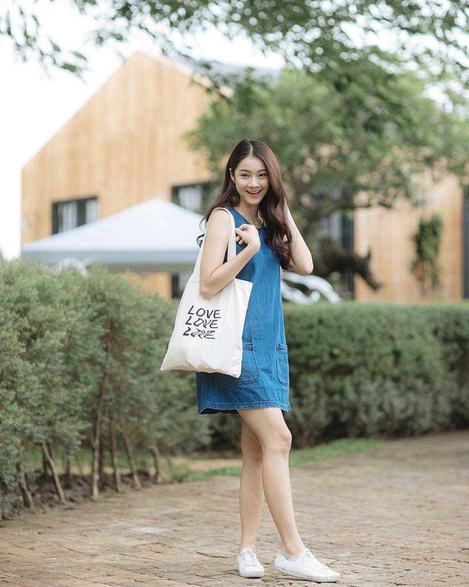 dress ala Namtan Tipnaree (instagram.com/namtan.tipnaree)